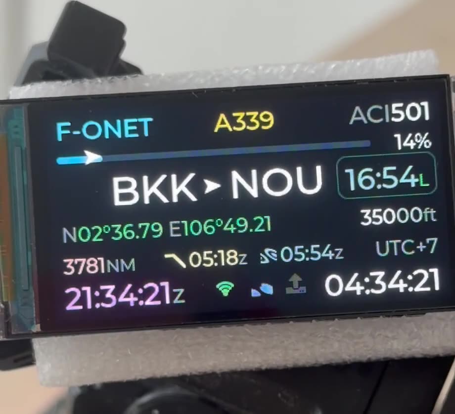 SIMlink device decoding a live simulator position feed on its built-in display